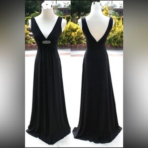 BCBGMAXAZRIA Black V Neck Long Gown with Rhinestone Embezzled Brooch Pin sz L